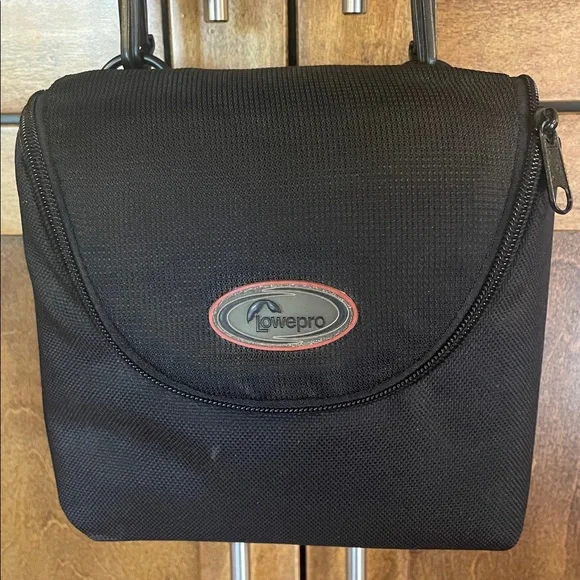 Lowepro camera case with adjustable straps. - Picture 2 of 6